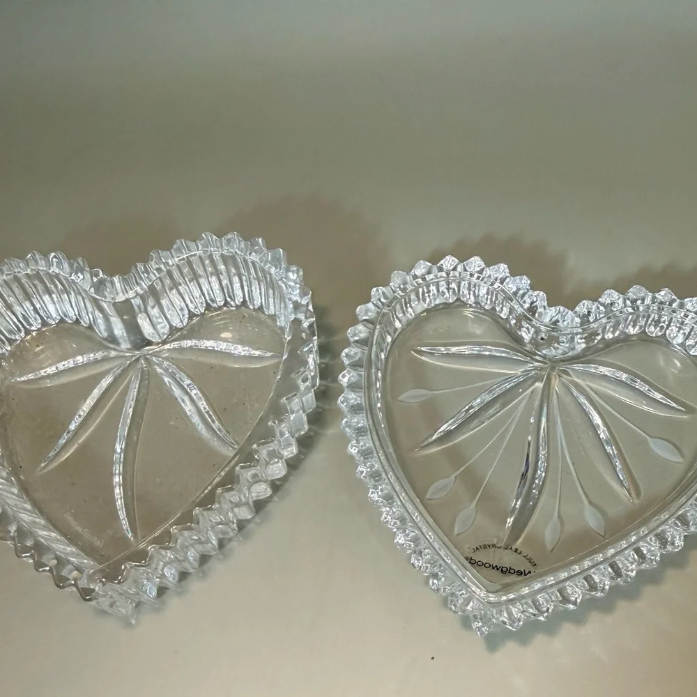 Wedgwood heart-shaped lead crystal trinket box. Full Led Crystal